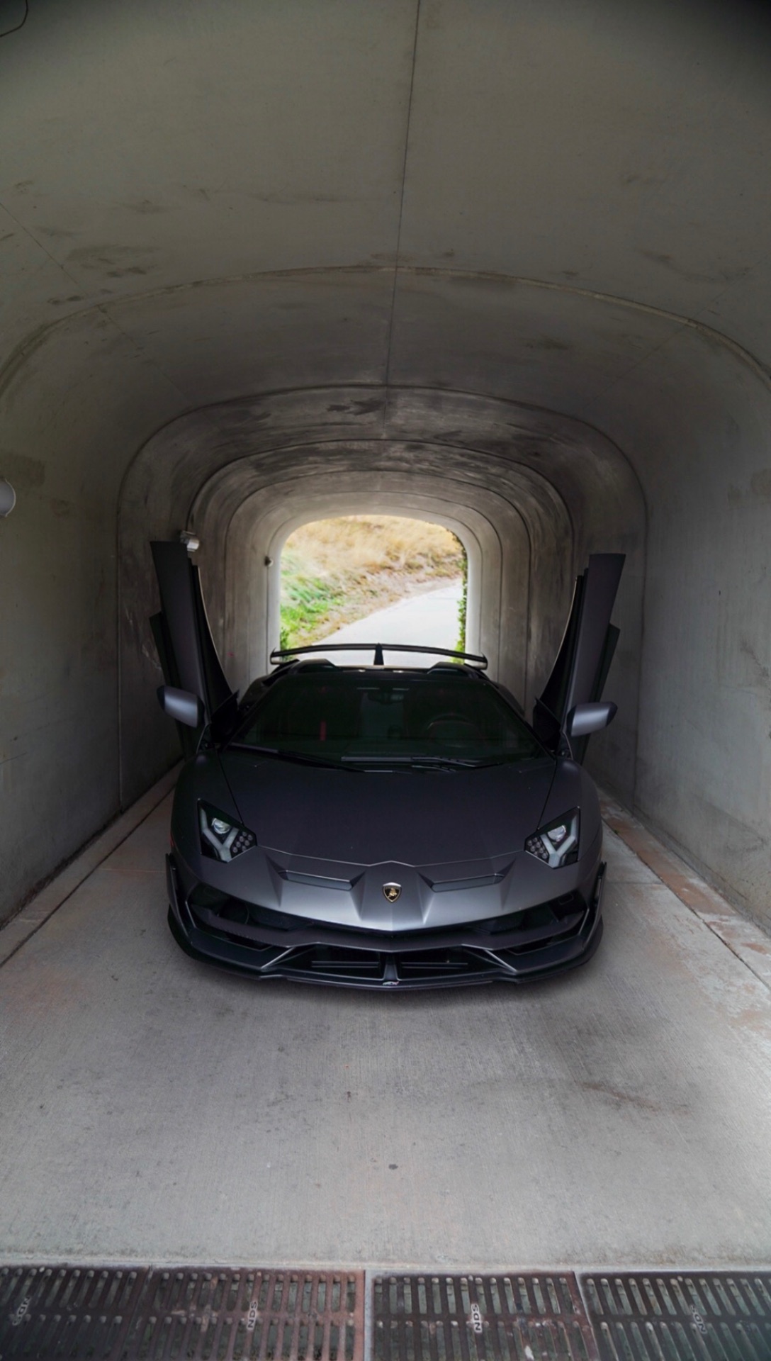 Lamborghini Aventador SVJ Roadster shot 3